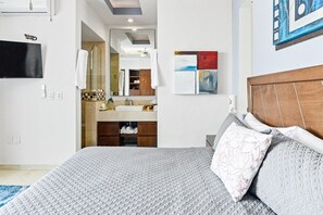 1 bedroom, iron/ironing board, Internet - Beautiful 1 Bedroom in the heart of Zona Romantica! 1BD Condo for rent in Old To (Puerto Vallarta)