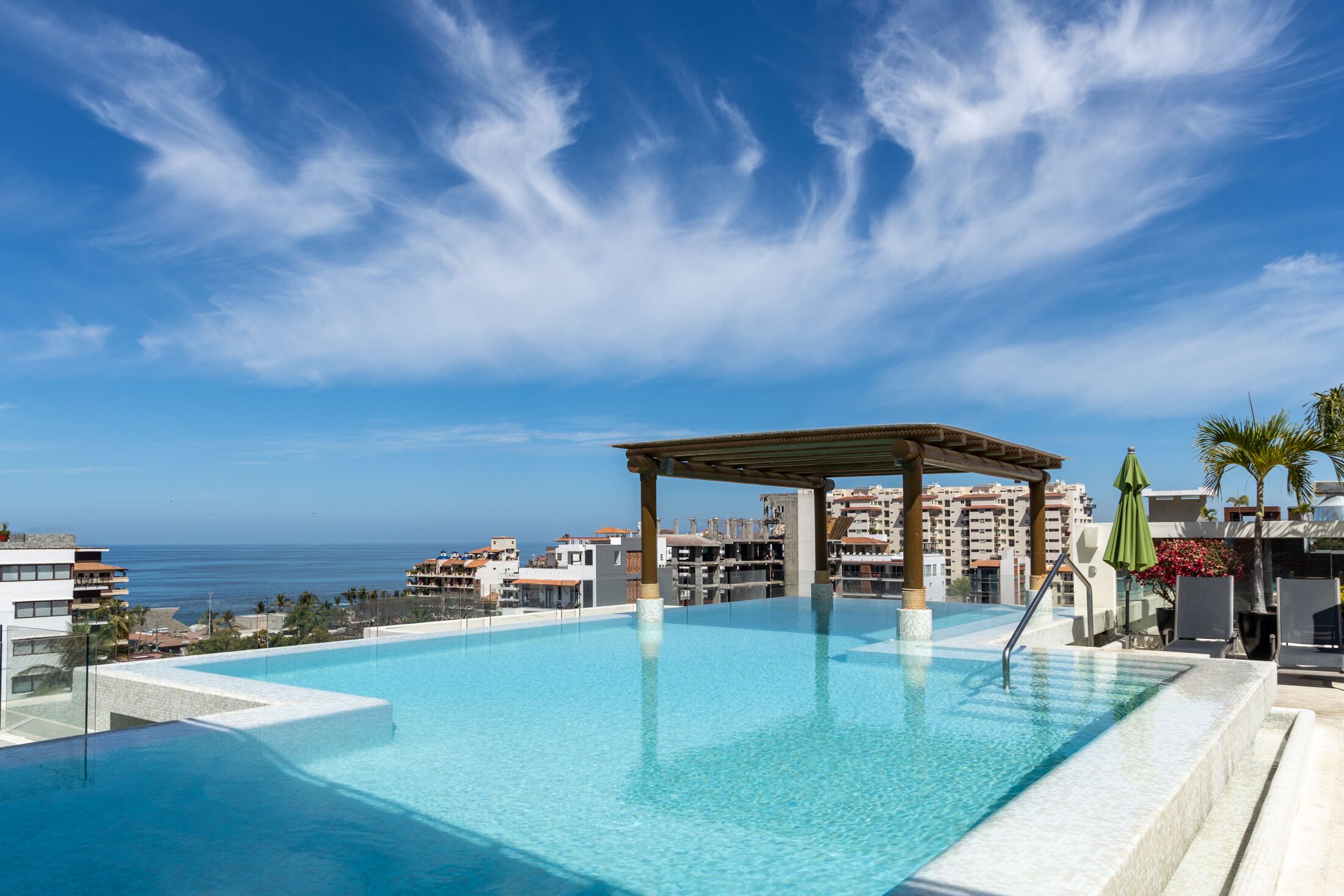 Infinity-Pool, Pool auf dem Dach