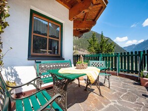 Outdoor dining - Apartment in Mayrhofen near Penkenbahn Cable Car (Mayrhofen)
