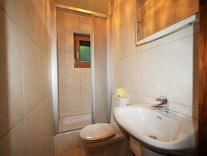 Shower, towels