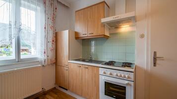 Fridge, microwave, oven