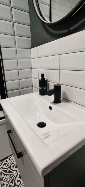 Shower, hair dryer, towels, soap - Anchors Rest (Ayr)