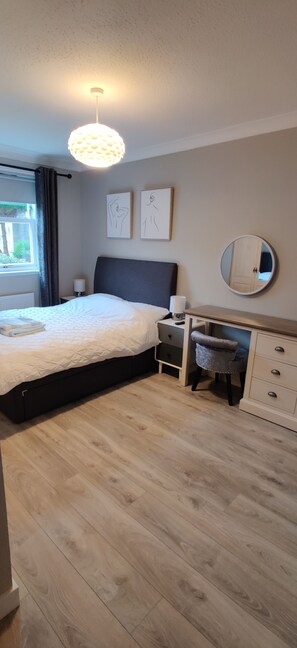 2 bedrooms, iron/ironing board, travel crib, free WiFi - Anchors Rest (Ayr)