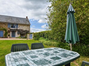 Outdoor dining - Peaceful Getaway in Teilhet (Teilhet)