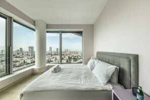 2 bedrooms, free WiFi - High end 2 BR w panoramic City view (Tel Aviv)