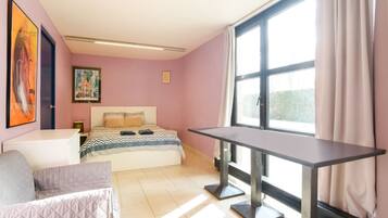 6 bedrooms, iron/ironing board, WiFi