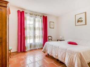3 bedrooms, iron/ironing board, WiFi - Holiday home with private pool near Orange (Lagarde-Paréol)