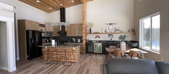 Kenai Honey Hole! Modern 3 bedroom Duplex across from Kenai River!