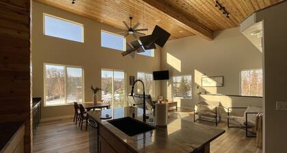 Kenai Honey Hole! Modern 3 bedroom Duplex across from Kenai River!