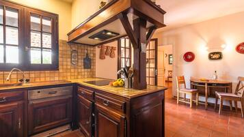 Réfrigérateur, four, plaque de cuisson, lave-vaisselle