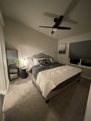 3 bedrooms, WiFi, bed sheets - Brand New Modern Duplex! Across from Kenai River and go Fish! (Soldotna)