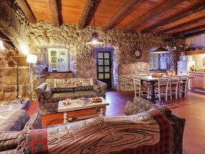 TV, foosball, table tennis - Charming Farmhouse in Cros-de-Géorand (Cros-De-Géorand)