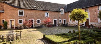 Lovely Holiday Home in Richelle with Barbecue
