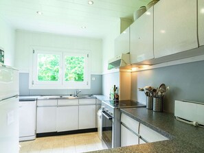 Microwave, oven, dishwasher - Detached chalet with views of the lake of Butgenbach in the middle of nature (Berg)