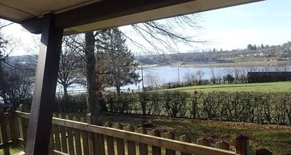 Detached chalet with views of the lake of Butgenbach in the middle of nature