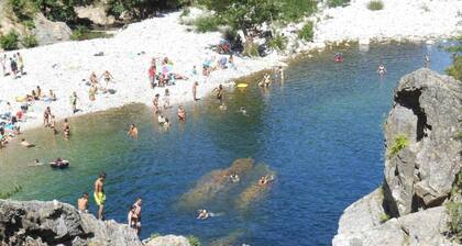 Retraite au bord de la rivière à La Souche