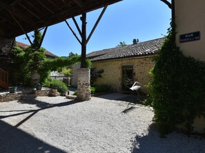 Terrace/patio - Holiday Home in Ardèche near Château Ventadour (Pont-De-Labeaume)