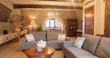 GĂźte Ă Montbrun-des-CorbiĂšres