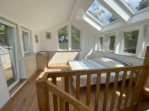 4 bedrooms, iron/ironing board, WiFi