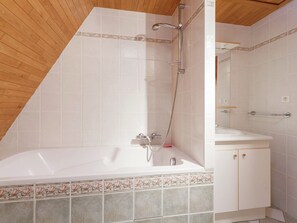 Bathtub - Calvinet Retreat for Six Guests (Calvinet)