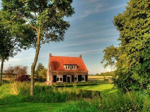 Spacious farmhouse in IJzendijke with garden