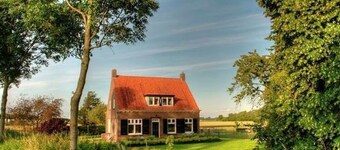 Spacious farmhouse in IJzendijke with garden