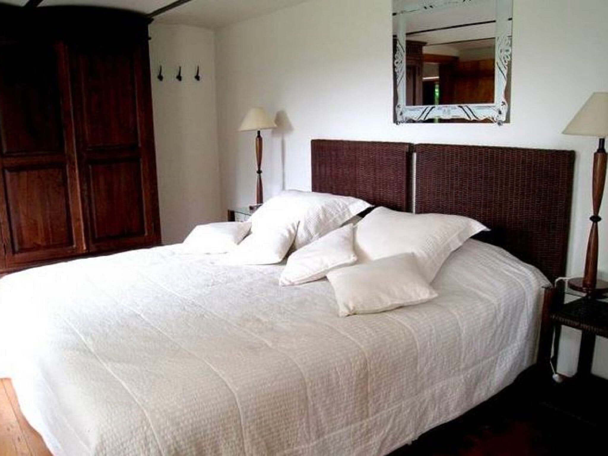 5 bedrooms, soundproofing, WiFi