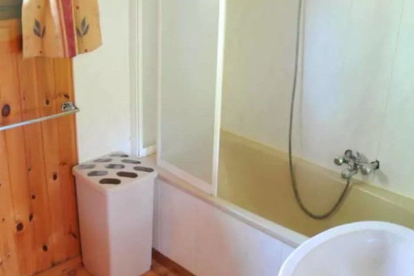 Bathtub
