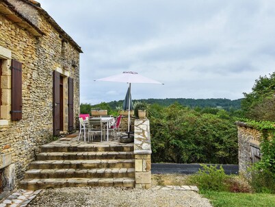 Charming Family Retreat in Loubejac