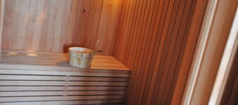 Holiday Home in Bastogne with Sauna & Bubble Bath