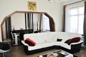 Smart-TV, Kamin, DVD-Player