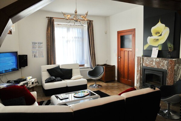 Smart-TV, Kamin, DVD-Player