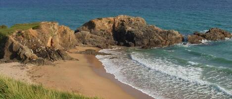Una spiaggia nelle vicinanze