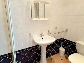 Shower - Home with Sea View in Le Pouldu (Le Pouldu)