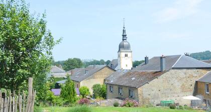Modernes Bauernhaus in Chassepierre mit Terrasse