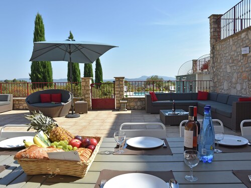 Maison de vacances avec vue et piscine privée