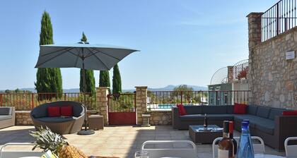 Maison de vacances avec vue et piscine privée