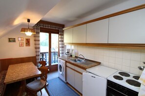 Fridge, oven, stovetop, coffee/tea maker - Holiday Apartment for 5 in Kärnten (Gmünd, Kärnten)