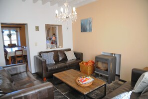 Video games, DVD player - Holiday Home in Borlon with Heated Pool (Borlon)