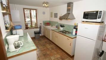 Micro-ondes, four, cafetière/bouilloire