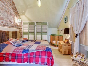 2 bedrooms, WiFi - Vosges Retreat with Sauna (Niderviller)