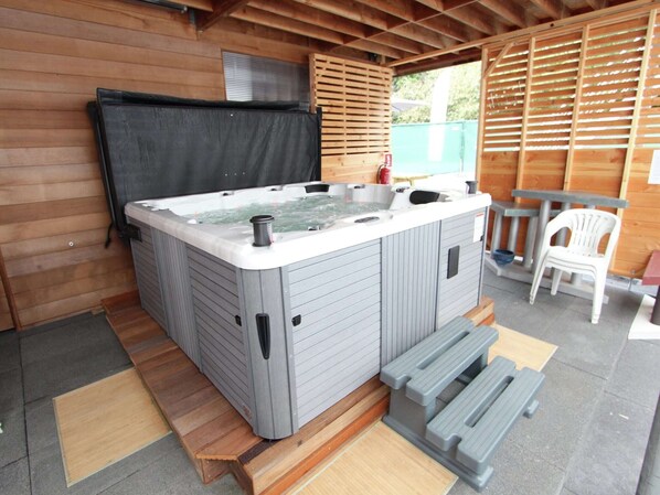 Bain à remous extérieur