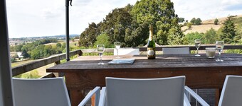 Feriehus i Luzy med inngjerdet hage