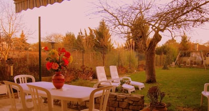 Hütte in Vaires-sur-Marne nahe Wald und See