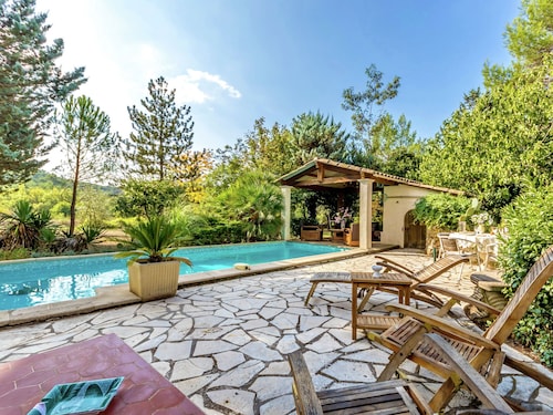 Maison de Vacances à Le Luc avec Piscine et Vignes