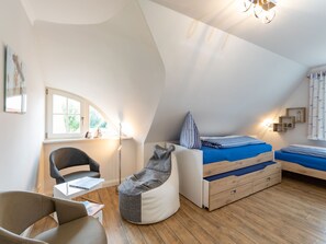 3 bedrooms, iron/ironing board, WiFi