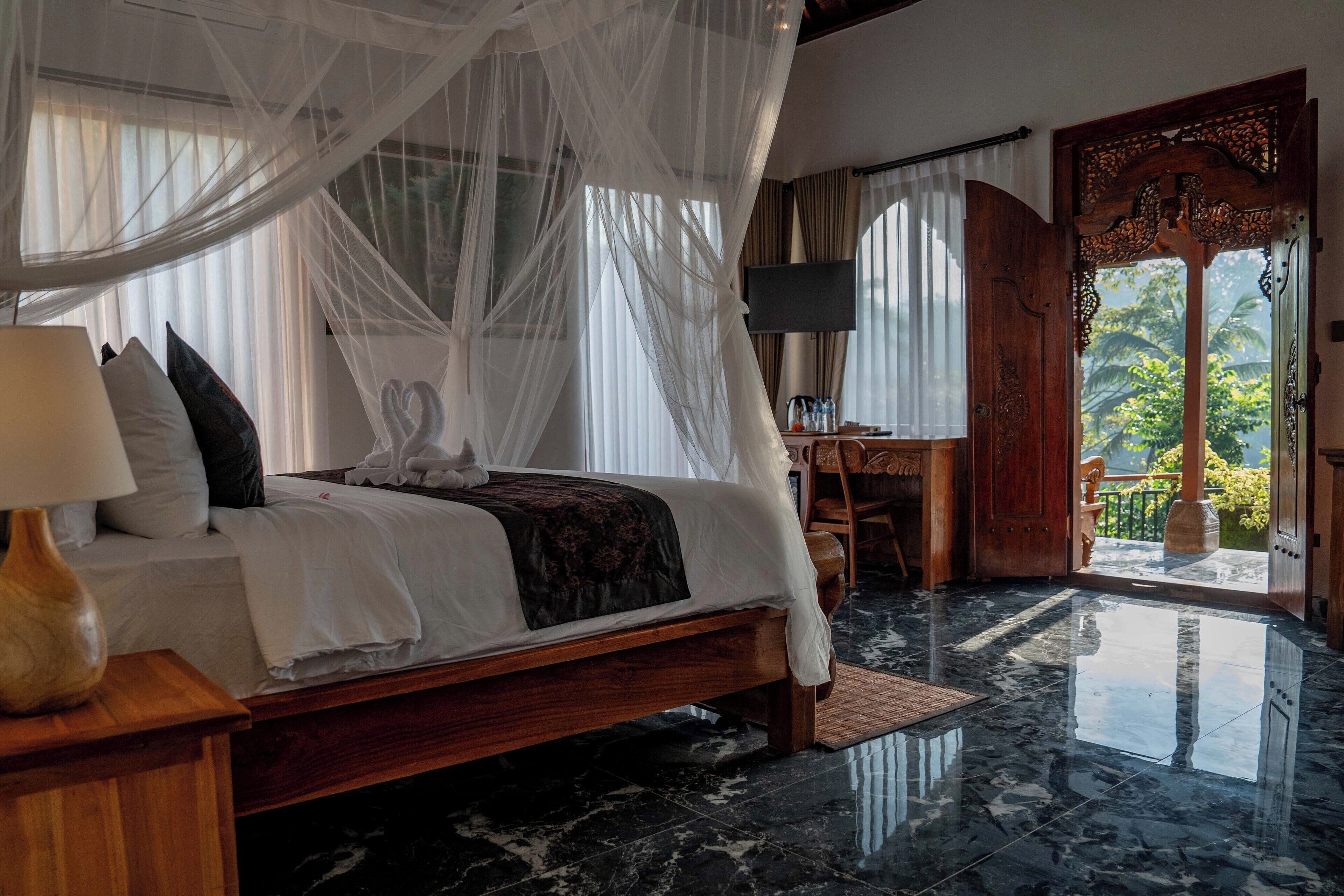 In-room safe, desk, free WiFi, bed sheets
