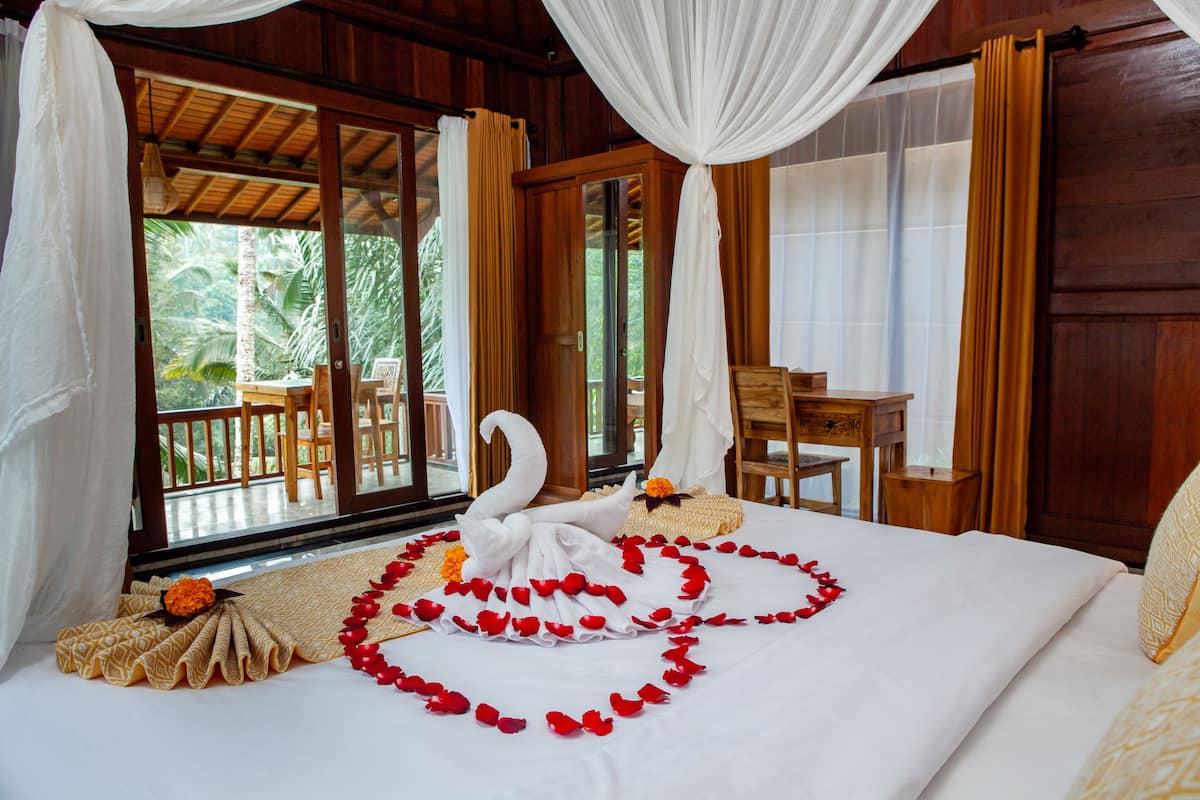Junior Suite with Balcony | In-room safe, desk, free WiFi, bed sheets