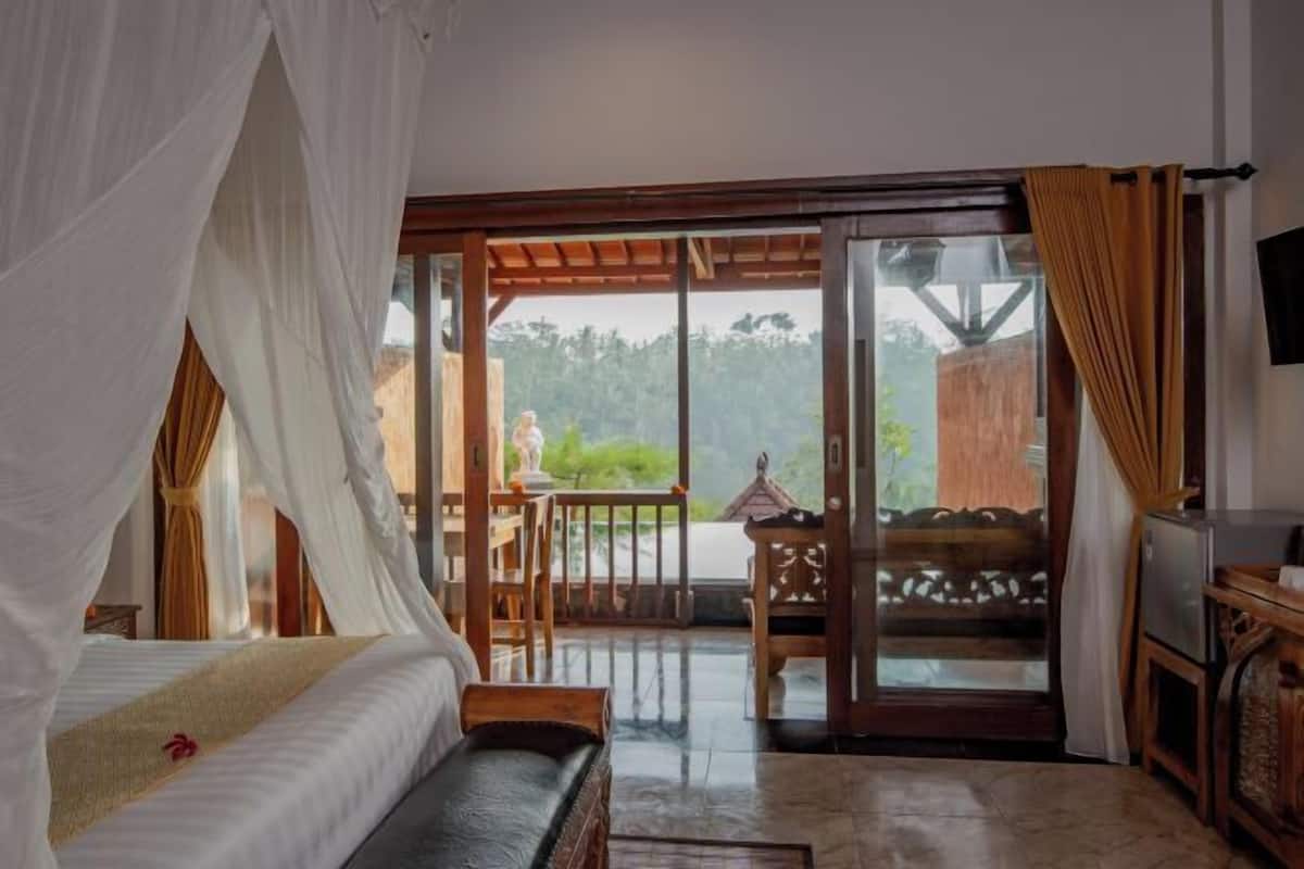 In-room safe, desk, free WiFi, bed sheets