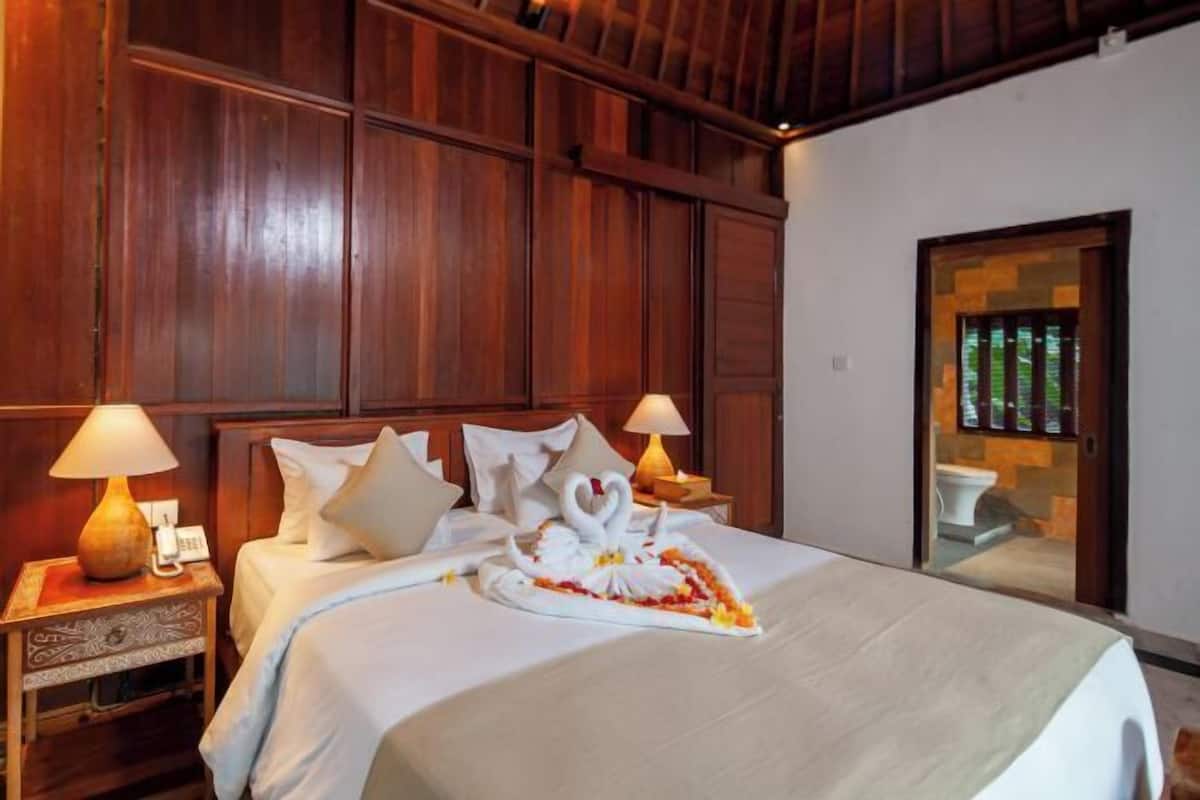 Cofres nos quartos, escrivaninha, Wi-Fi de cortesia, roupa de cama